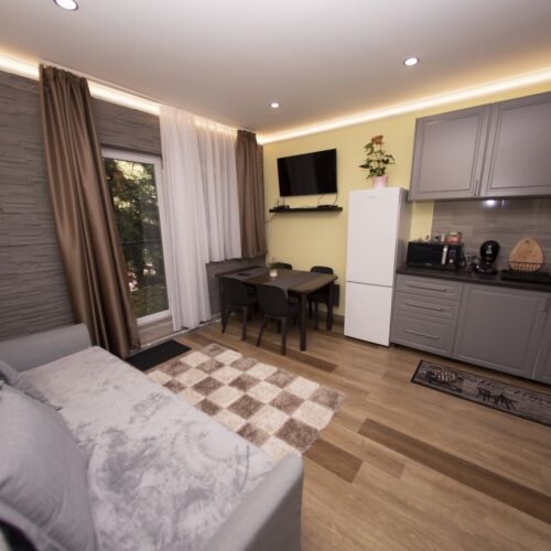 Casă de weekend romantică cu vedere spre pădure pentru 6 pers. (se inchirieaza doar integral)