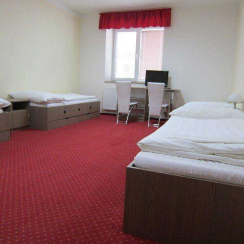 Pokoj se sprchou s terasou pro 4 os. (s možností přistýlky)