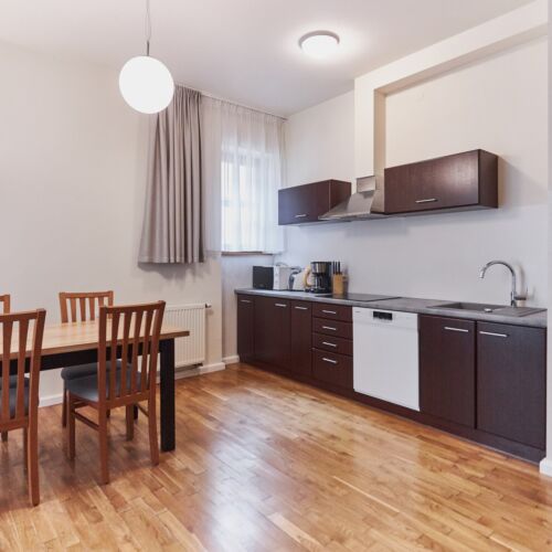 Apartament 4-osobowy na parterze z 2 pomieszczeniami sypialnianymi