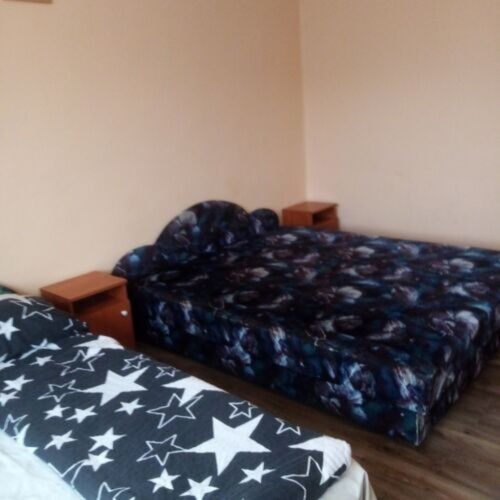 Pokój 2-osobowy na piętrze ze wspólną łazienką (możliwa dostawka)