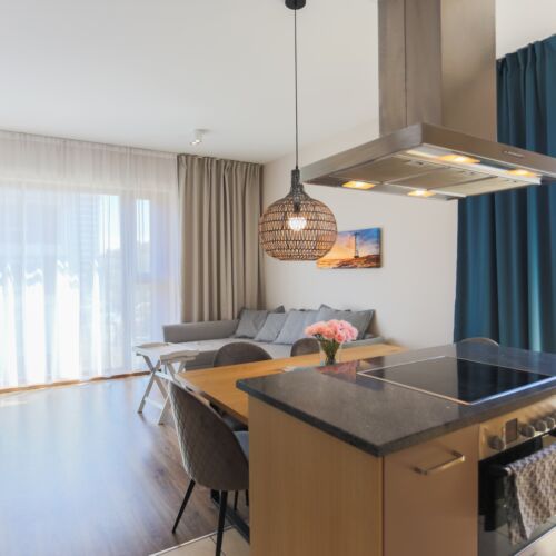 Apartament 4-osobowy na piętrze z tarasem z 2 pomieszczeniami sypialnianymi