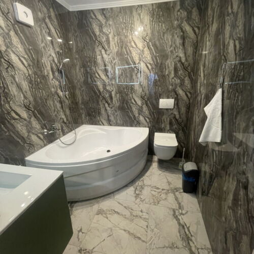 Classic Pokoj s koupelnou s manželskou postelí