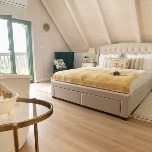 Panoramic Romantic Holiday Home for 8 Persons