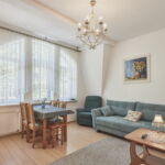 Apartament 5-osobowy na piętrze z antresolą z 2 pomieszczeniami sypialnianymi