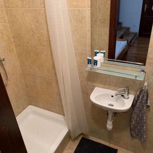 Camera dubla classic la parter (se poate solicita pat suplimentar)