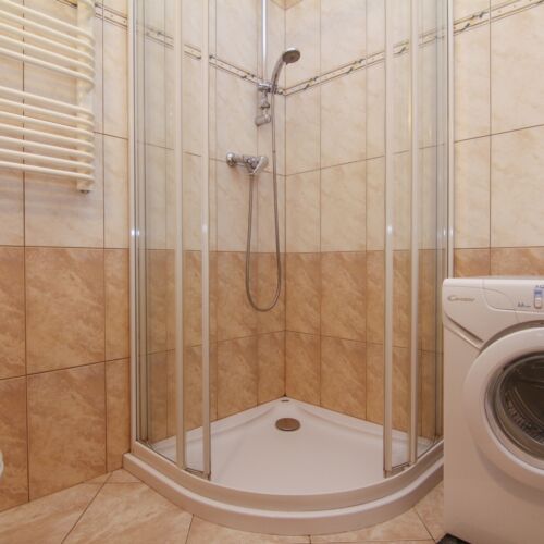 Apartament 4-osobowy na parterze z tarasem z 2 pomieszczeniami sypialnianymi