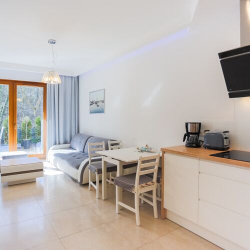 Apartament 4-osobowy na parterze z tarasem z 2 pomieszczeniami sypialnianymi