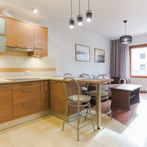 Apartament 4-osobowy na piętrze z balkonem z 2 pomieszczeniami sypialnianymi