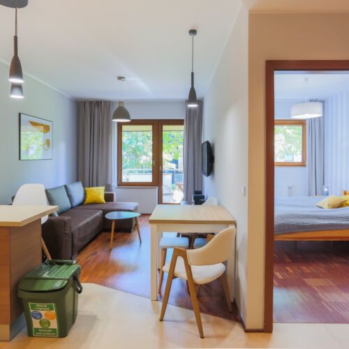 Apartament 4-osobowy na piętrze z balkonem z 2 pomieszczeniami sypialnianymi