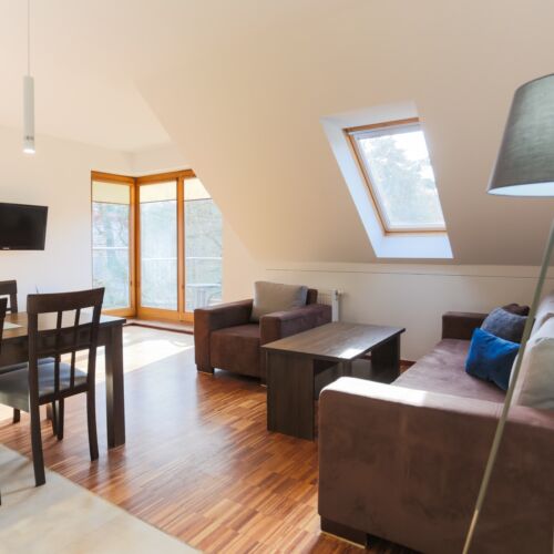 Apartament 4-osobowy na piętrze z balkonem z 2 pomieszczeniami sypialnianymi