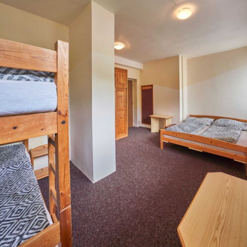 Pokoj se sprchou  pro 4 os.