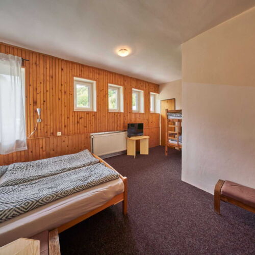 Pokoj se sprchou  pro 5 os.