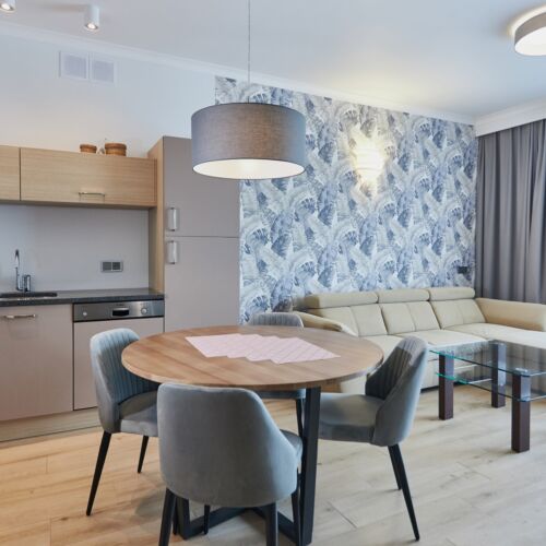 Apartament 4-osobowy na piętrze z balkonem z 2 pomieszczeniami sypialnianymi