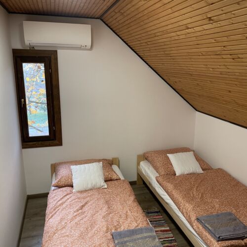 Apartament cu aer condiționat cu bucătărie proprie pentru 8 pers. (se inchirieaza doar integral) (se poate solicita pat suplimentar)