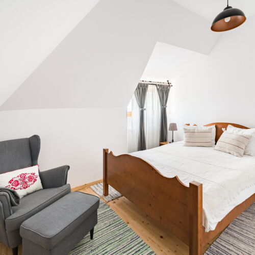 Camera dubla mansardă