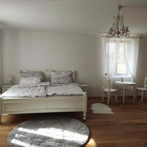 Apartament romantică la parter cu 1 camera pentru 2 pers.