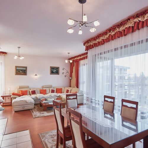 Apartament queen cu vedere spre mare cu 3 camere pentru 6 pers.