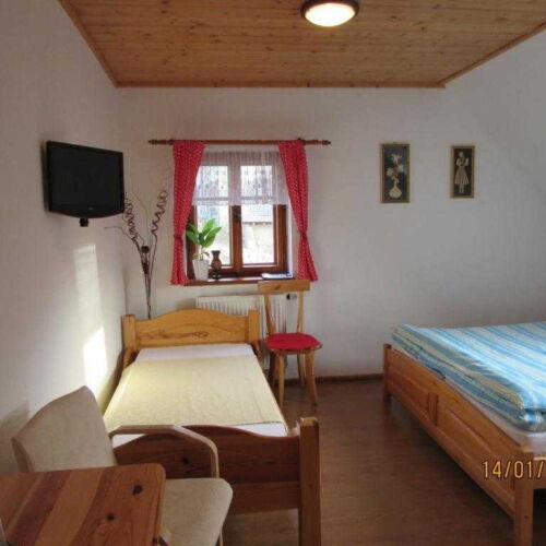 Camera tripla classic cu duș