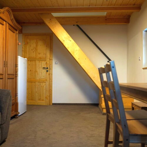 Camera cu duș cu chicinetă proprie pentru 7 pers.