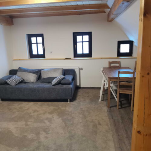 Camera cu duș cu chicinetă proprie pentru 5 pers.