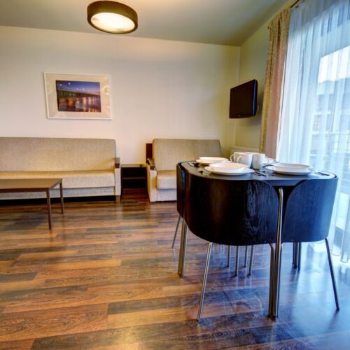 Apartament 4-osobowy na parterze z 1 pomieszczeniem sypialnianym