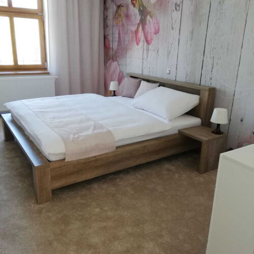 Apartman se sprchou s privátní koupelnou mimo apartmán pro 4 os.