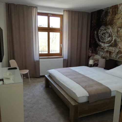 Apartman se sprchou s privátní koupelnou mimo apartmán pro 2 os.