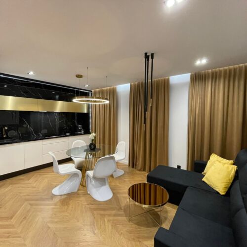 Apartament executive la etaj cu 2 camere pentru 4 pers.