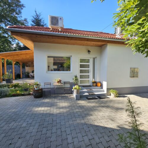 Apartament întreaga unitate cu vedere spre pădure pentru 5 pers. (se inchirieaza doar integral)