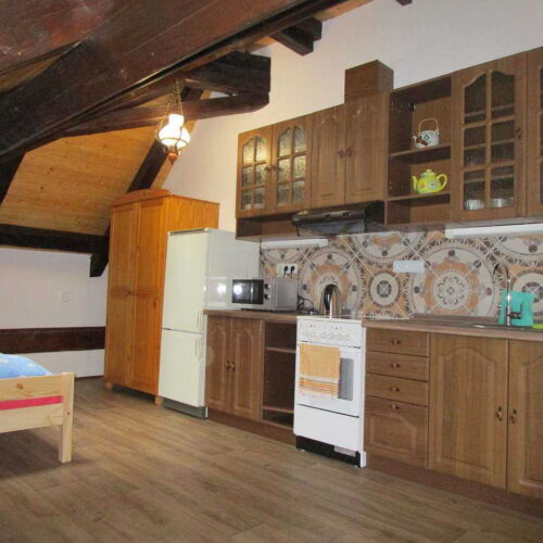 Apartman se sprchou s privátní koupelnou mimo apartmán pro 6 os. s 1 ložnicí