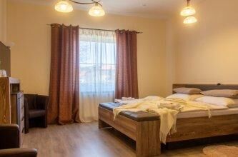 Pokoj se sprchou  s manželskou postelí (s možností přistýlky)