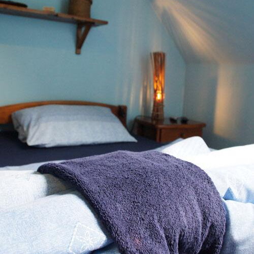 Pokoj se sprchou  s manželskou postelí