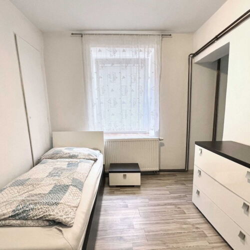 Pokój 4-osobowy z prysznicem ze wspólnym aneksem kuchennym