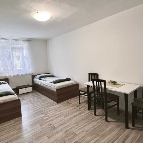 Pokój 4-osobowy z prysznicem ze wspólnym aneksem kuchennym