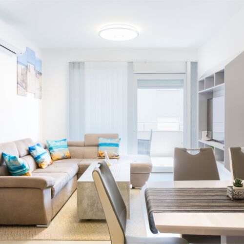 Apartament 6-osobowy na piętrze z klimatyzacją z 3 pomieszczeniami sypialnianymi (możliwa dostawka)