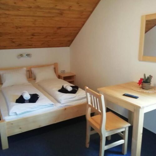 Pokoj se sprchou s vlastní kuchyňkou pro 4 os.