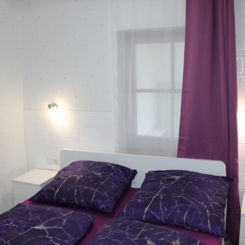 Apartament tourist la parter cu 2 camere pentru 4 pers.