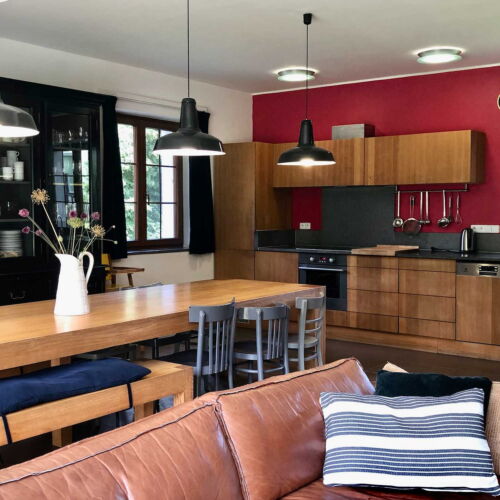 Casă de vacanță cu duș cu bucătărie proprie pentru 16 pers. (se inchirieaza doar integral)