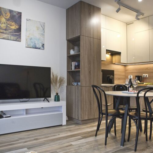 Apartament 4-osobowy na piętrze Standard Plus z 2 pomieszczeniami sypialnianymi