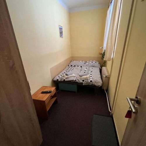 Pokoj se společnou koupelnou  pro 2 os.