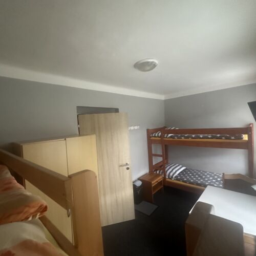 Pokoj se společnou koupelnou  pro 4 os. (s možností přistýlky)