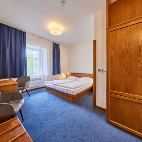 Pokoj s koupelnou  s manželskou postelí (s možností přistýlky)