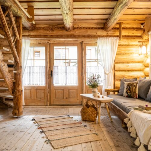 Cabană pentru 6 pers. (se inchirieaza doar integral)