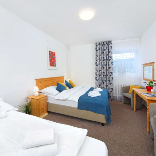 Pokoj s manželskou postelí (s možností přistýlky)