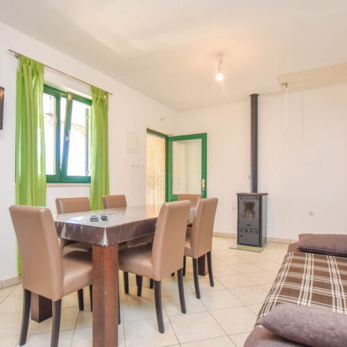 Casă de vacanță la parter cu vedere spre mare pentru 5 pers. (se inchirieaza doar integral)