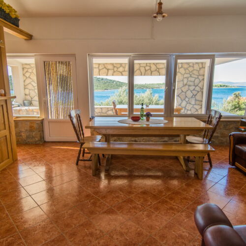 Casă de vacanță cu aer condiționat cu vedere spre mare pentru 5 pers. (se inchirieaza doar integral)