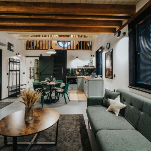 HyperMoon  Roubenka (jako celek) s manželskou postelí