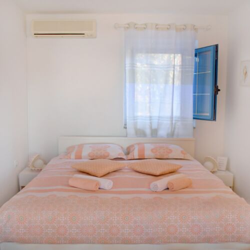Apartament cu terasă cu vedere spre mare cu 2 camere pentru 3 pers.