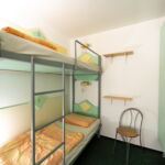 Camera single 1 pat in dormitor comun pentru femei cu 12 paturi