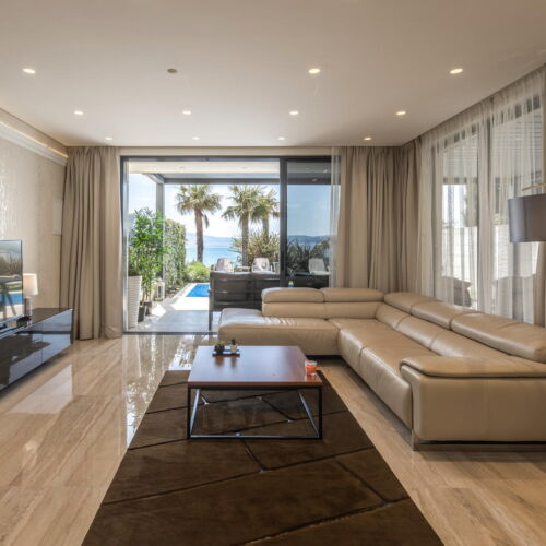 Apartament pentru 2 pers. (se inchirieaza doar integral)